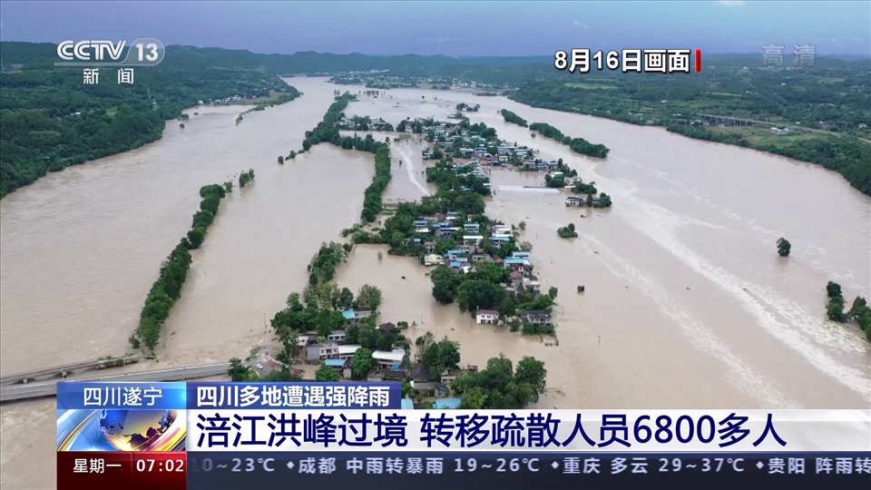Lũ lụt ở Tứ Xuyên. Ảnh: CCTV