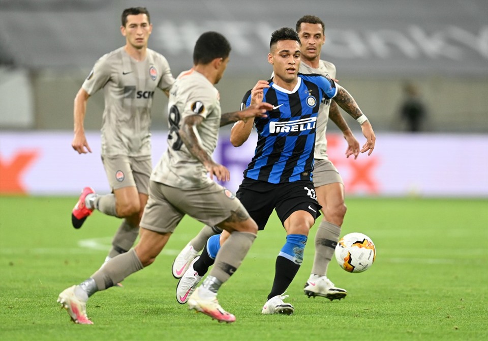 Lautaro Martinez đang được Barcelona lôi kéo khỏi Inter. Ảnh: Getty Images