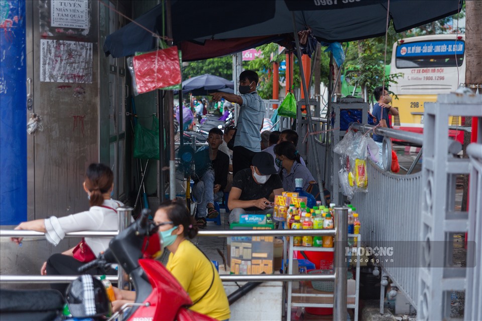 UBND thành phố Hà Nội vận động người dân không ra khỏi nhà khi không cần thiết và thực hiện nghiêm các biện pháp phòng, chống dịch COVID-19.