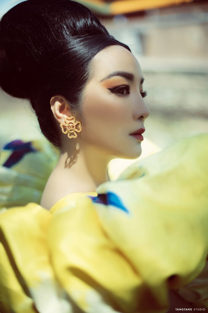 Hoá thân vào quý cô với vẻ đẹp đài các, sang trọng, Hoa hậu Giáng My xuất hiện tại xứ Huế mộng mơ để thực hiện bộ ảnh mới.