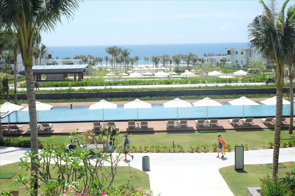 Hệ thống hồ bơi ngoài trời tại ALMA resort. Ảnh: Lưu Hoàng