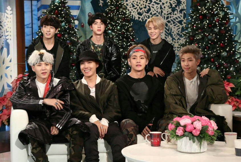Nhóm nhạc Hàn Quốc - BTS gặp bối rối trước những câu hỏi mang tính chất riêng tư của MC Ellen DeGeneres. Ảnh nguồn: Mnet.