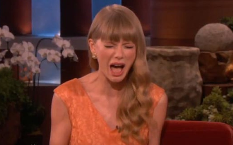 Taylor Swift từng bật khóc ngay trong show “The Ellen DeGeneres Show”. Ảnh nguồn: Mnet.