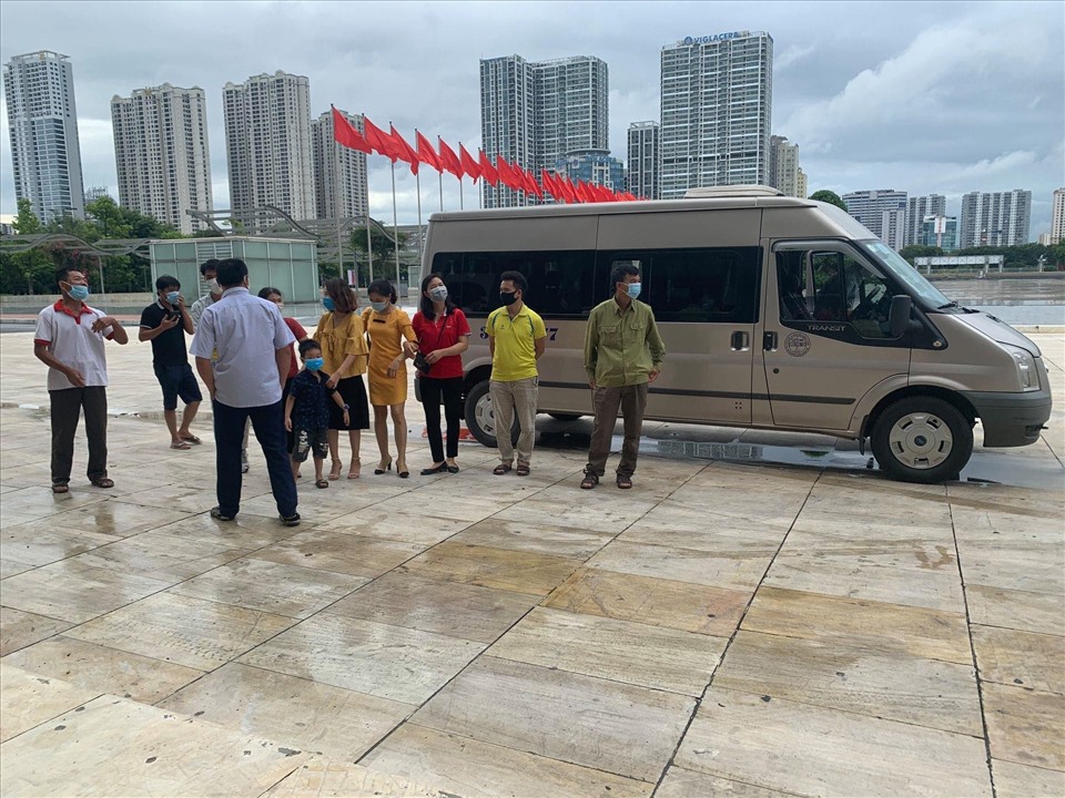 Gia đình bác Lê Trung Truyền gồm 13 người đã cùng nhau đi từ Văn Giang (Hưng Yên) lên Hà Nội để tham gia hiến máu.