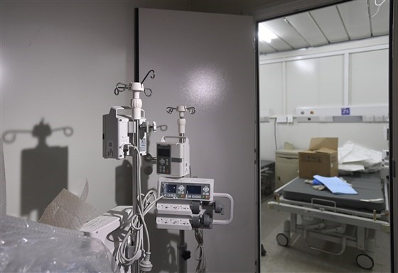 Trang thiết bị y tế bên trong bệnh viện Hỏa Thần Sơn. Ảnh: AP.