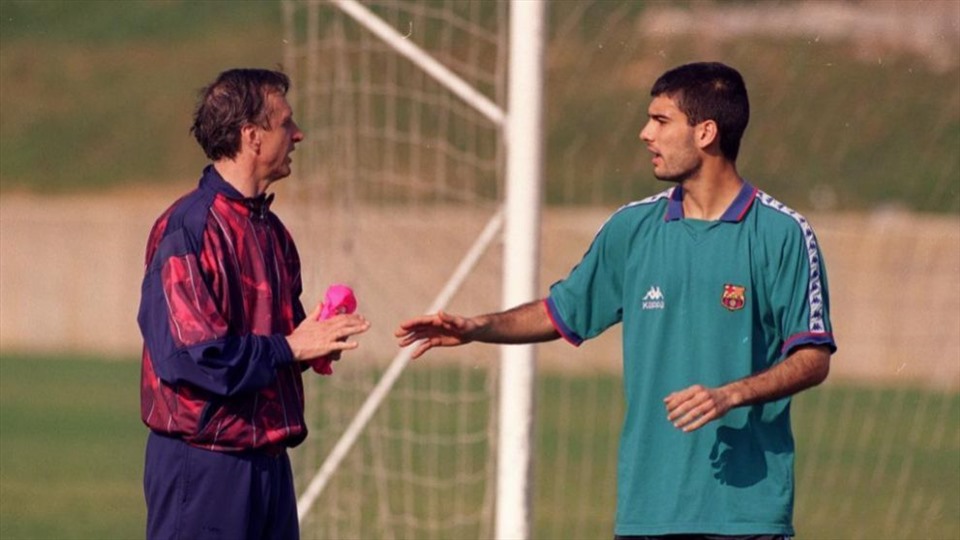 Johan Cruyff (trái) là người phát huy tốt nhất triết lý bóng đá tổng lực. Ảnh: Marca