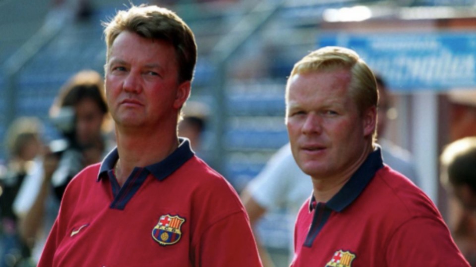 Koeman từng làm trợ lý cho Louis van Gaal (trái) ở Barca. Ảnh: Marca