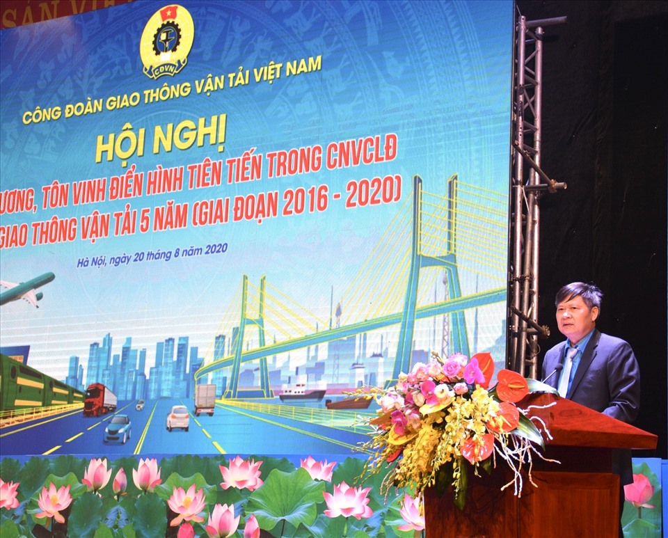 Phó Chủ tịch Tổng LĐLĐVN Phan Văn Anh phát biểu tại Hội nghị. Ảnh: Hà Anh