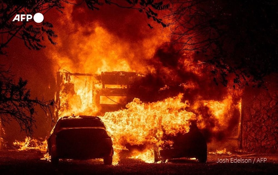 Nhiều đám cháy dữ dội bùng phát trên diện rộng trên khắp các khu vực ở tiểu bang California, Mỹ. Ảnh: AFP
