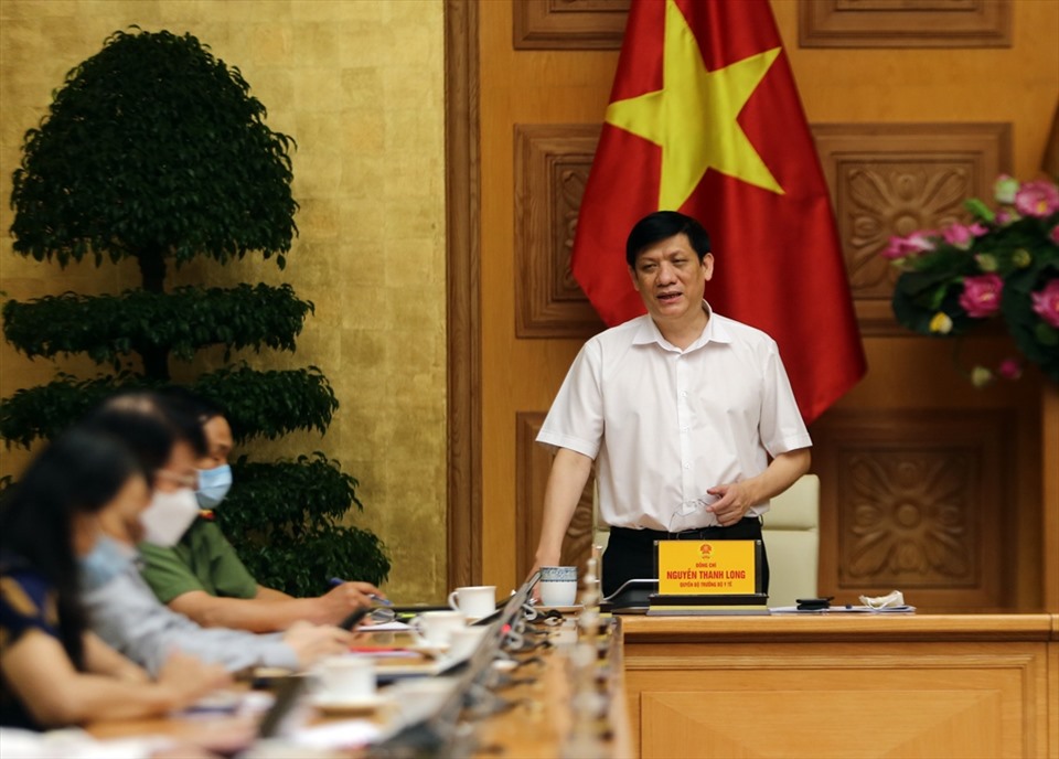 Quyền Bộ trưởng Bộ Y tế Nguyễn Thanh Long thông tin thêm về trường hợp bệnh nhân 994. Ảnh VGP/Đình Nam