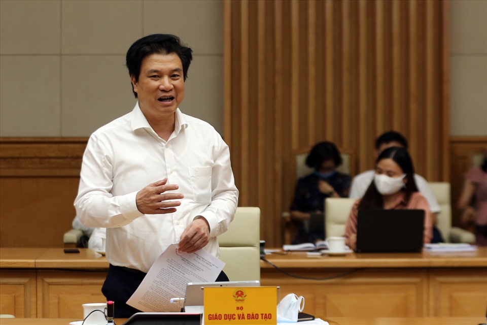 Thứ trưởng Bộ GD&ĐT Nguyễn Hữu Độ cho biết phương án chuẩn bị thi tốt nghiệp THPT đợt 2. Ảnh: Ảnh: VGP/Đình Nam