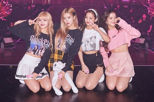 Thu nhập Blackpink: Bạn đã bao giờ tò mò về số tiền mà các nữ thần tượng của Blackpink kiếm được nhờ hoạt động âm nhạc và quảng cáo chưa? Hãy đến với bức hình liên quan đến thu nhập của Blackpink để có cái nhìn rõ ràng hơn về sự thành công trong sự nghiệp của nhóm nhạc này.