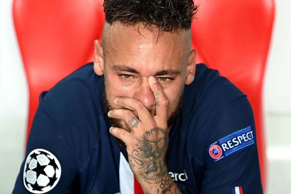 Tiền đạo Neymar không giấu được sự thất vọng sau khi không thể giúp PSG có lần đầu tiên đăng quang ở Champions League. Ảnh: Getty