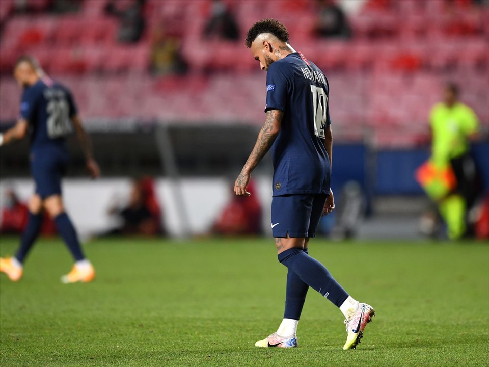 Neymar khóc sau thất bại: Champions League là cuộc chơi quá nghiệt ngã