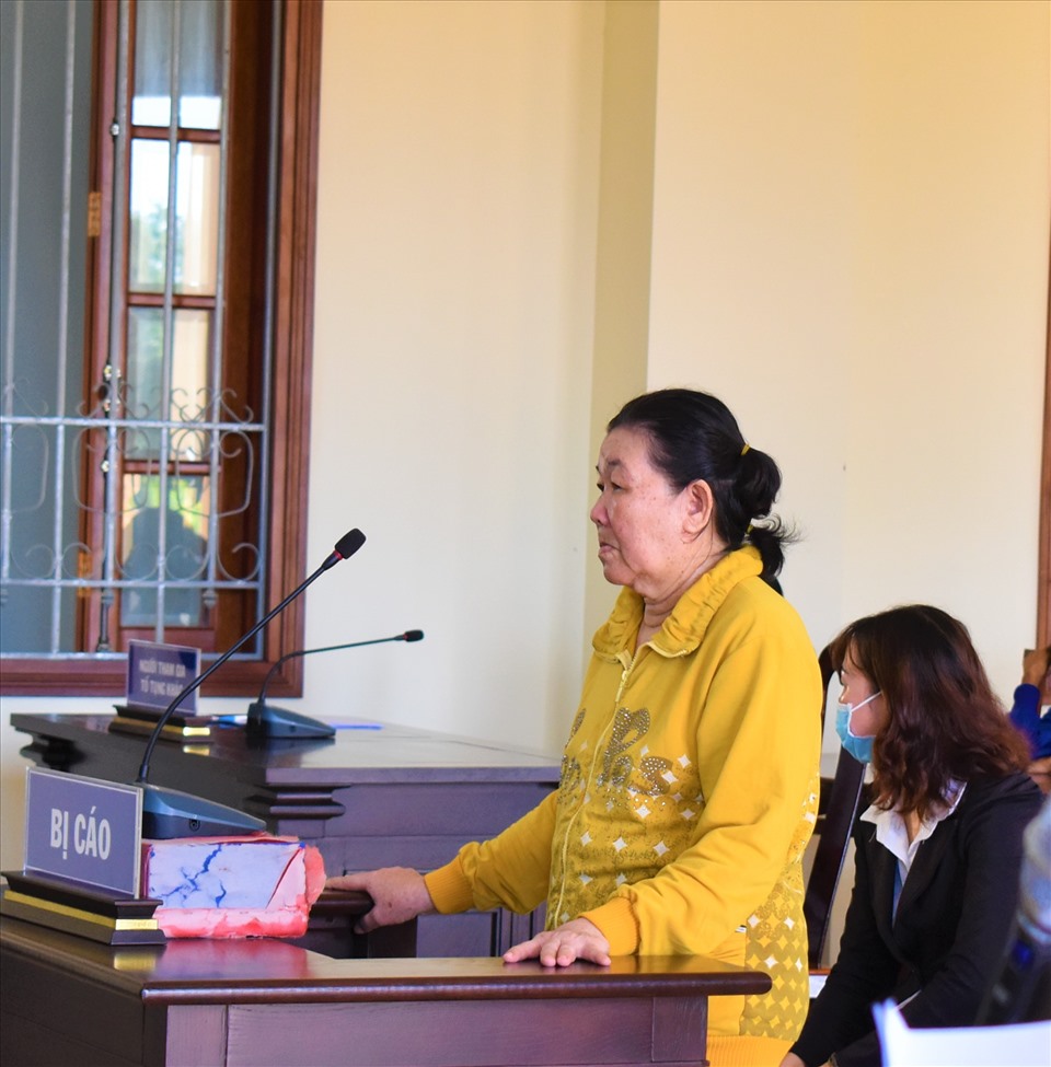 Bị cáo Trương Thị Lẹ tại phiên tòa sơ thẩm. Ảnh: Thành Nhân