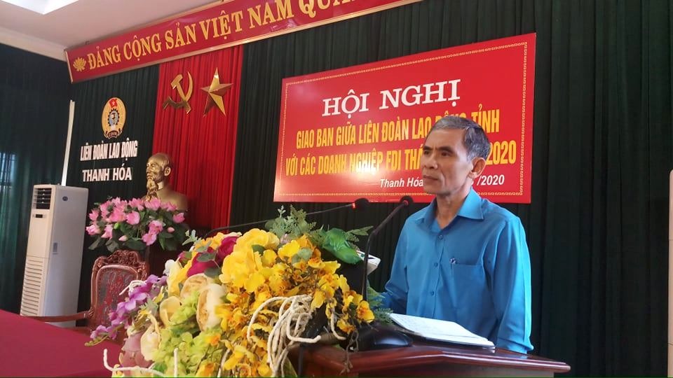 Ông Ngô Tôn Tẫn - Chủ tịch LĐLĐ tỉnh Thanh Hóa phát biểu tại hội nghị. Ảnh: Quách Du