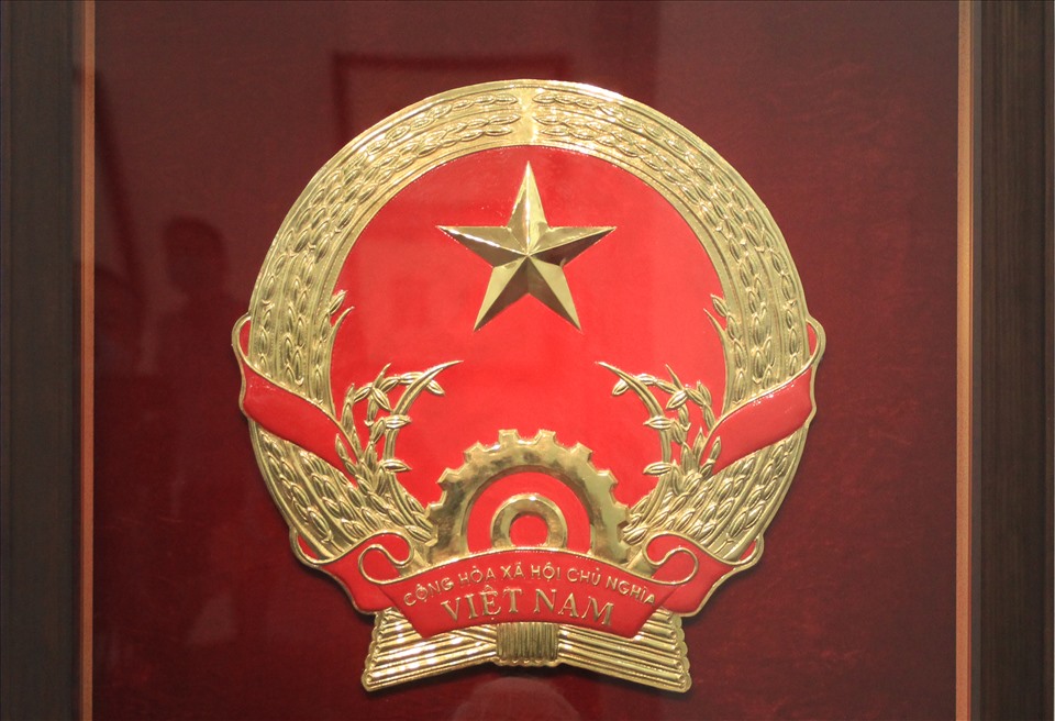 Mẫu Quốc huy của Nước Cộng hoà Xã hội Chủ nghĩa Việt Nam. Ảnh T.Vương