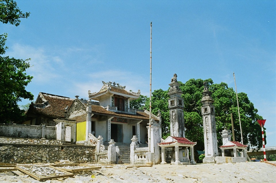 Đền Cờn (phường Quỳnh Phương, thị xã Hoàng Mai)-ngôi đền được coi là linh thiêng bậc nhất xứ Nghệ . Ảnh: Vĩnh Khánh