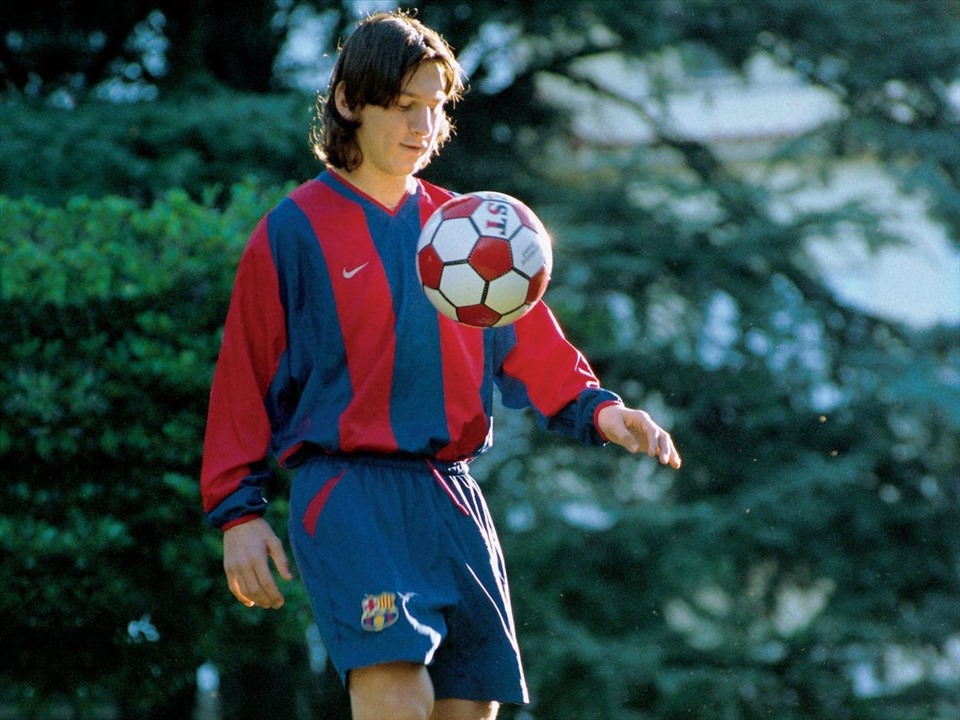 2003: At the age of 16, Messi made his Barca debut in a friendly match against Porto. Photo: Insider