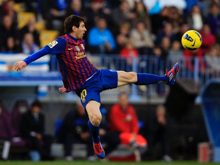 2012: Một năm nữa Messi được vinh danh để trở thành người đầu tiên và cũng là duy nhất đến lúc này giành Ballon d'Or in 4 năm liền. Ảnh: Insider