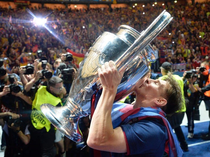 2015: Với 48 bàn thắng trong năm này, Messi giúp Barca giành La Liga, Copa del Rey, Champions League, Siêu cúp Châu Âu, FIFA Club World Cup và bản thân có Quả bóng vàng thứ năm. Ảnh: Insider