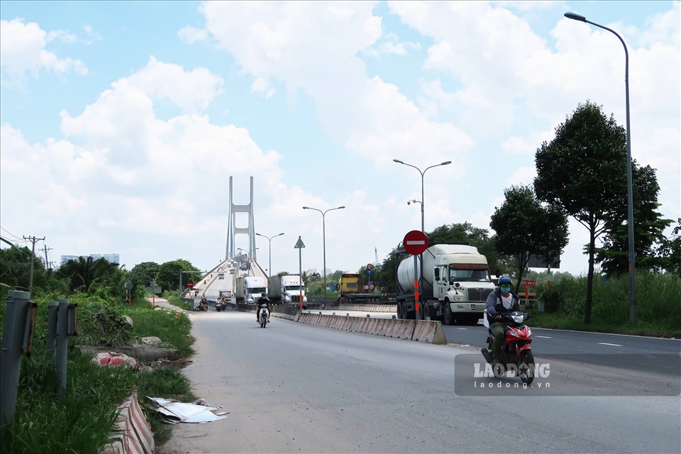 1. Cầu Phú Mỹ kết nối khu đô thị mới Thủ Thiêm (quận 2) và khu đô thị Phú Mỹ Hưng (quận 7) được khởi công năm 2005 và khánh thành vào năm 2009 với vốn đầu tư 2.077 tỷ đồng. Đây được xem là cây cầu biểu tượng của TPHCM.
