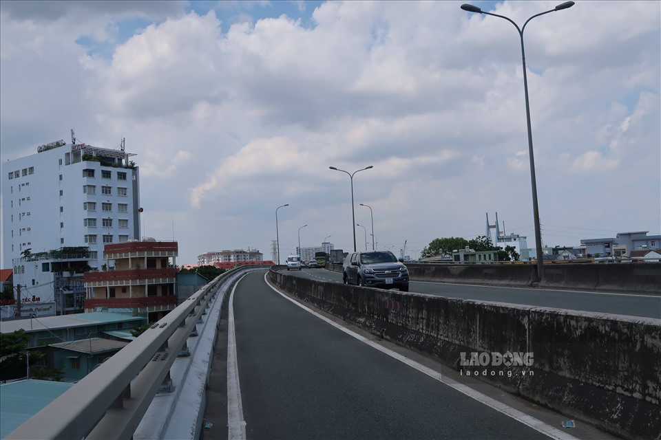 1. Dự án xây dựng đường kết nối với cầu Phú Mỹ tạo thành tuyến huyết mạch giữa quận 2, 7, 9 và kết nối giao thông với cảng Cát Lái, Phú Hữu, cao tốc TPHCM - Long Thành - Dầu Giây... Công trình giúp giảm áp lực giao thông cho khu trung tâm, giảm kẹt xe khu Nam Sài Gòn. Dự án này được thực hiện theo hợp đồng BT (xây dựng - chuyển giao) được khởi công năm 2008 với mức đầu tư 1.275 tỷ đồng và hoàn thành năm 2013.