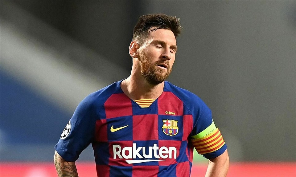 Messi từng được đồn đại sẽ gia nhập Man City để đồng hành với Guardiola, tuy nhiên điều đó không xảy ra. Nhưng bạn vẫn có thể tận hưởng cảm giác đó với những bức ảnh của anh ta mặc đồ Man City trên điện thoại của mình. Hãy xem ngay!