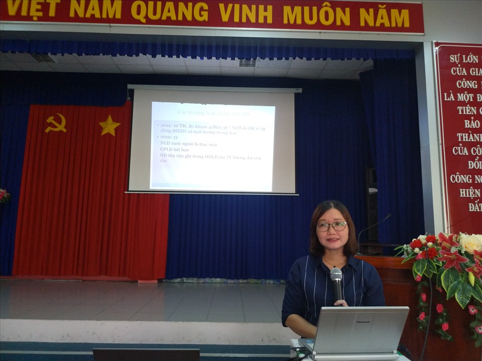 Bà Phạm Thị Quyên hướng dẫn lớp tập huấn. Ảnh: K.Q