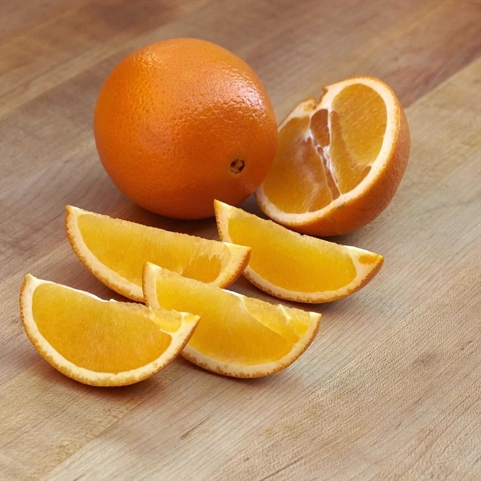 Vitamin C có trong cam tươi mang đến sức đề kháng tuyệt vời cho cơ thể. Ảnh: Khánh Linh.