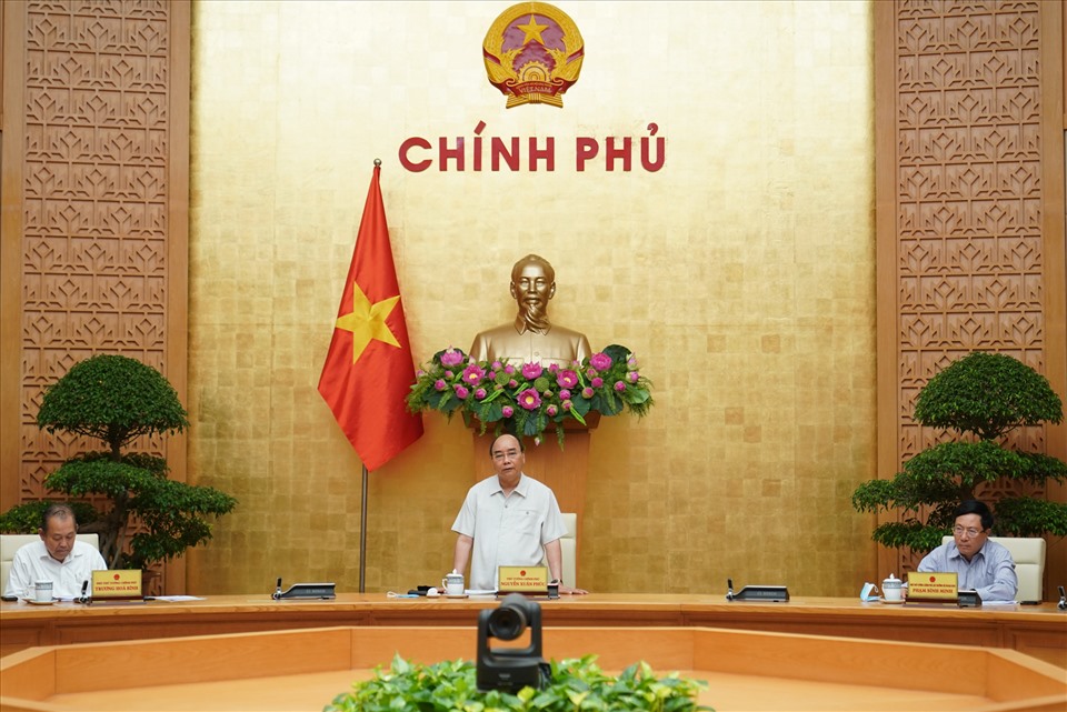 Thủ tướng Nguyễn Xuân Phúc phát biểu tại cuộc họp của Thường trực Chính phủ với Ban Chỉ đạo quốc gia về phòng, chống dịch COVID-19. Ảnh: VGP/Quang Hiếu