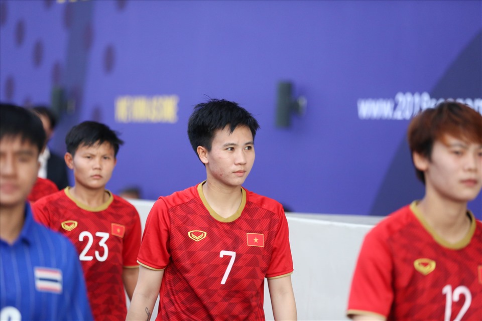 Tuyết Dung (số 7) từng có cơ hội sang Thái Lan thi đấu và đây là cơ hội thứ 2 có thể xuất ngoại của cầu thủ quê Hà Nam. Ảnh: Hoài Thu