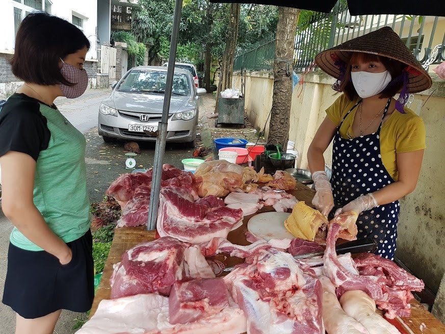 Giá lợn hơi giảm do nguồn cung thịt lợn dồi dào. Ảnh: Vũ Long