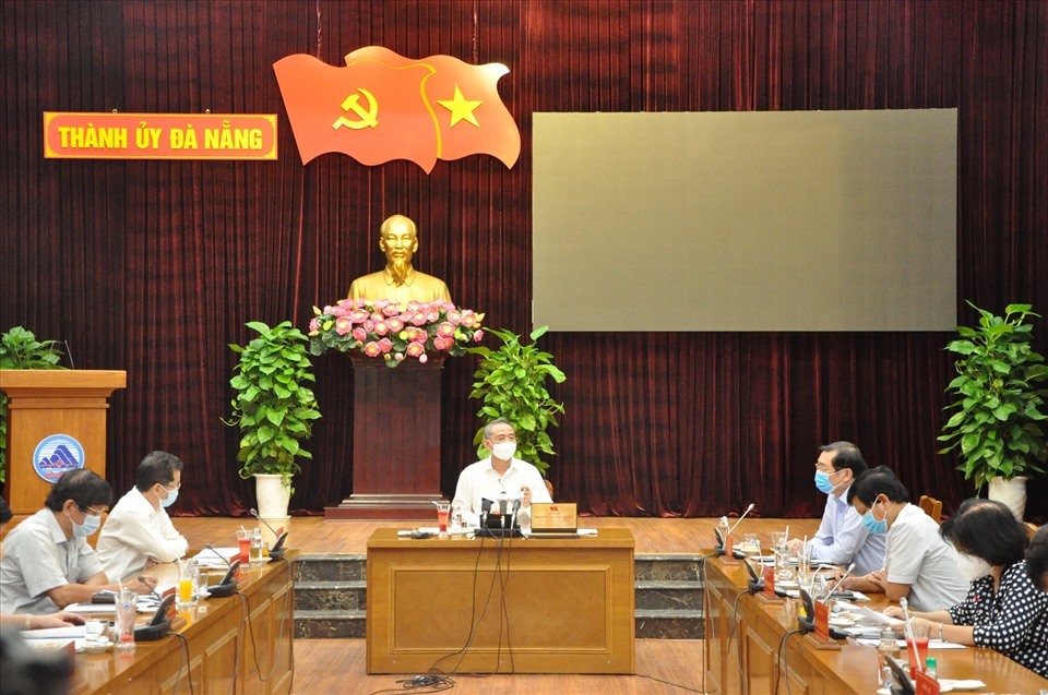 Ban Thường vụ Thành ủy Đà Nẵng họp, bàn các biện pháp Phòng chống dịch COVID-19 sáng 28.8. Ảnh: T.H