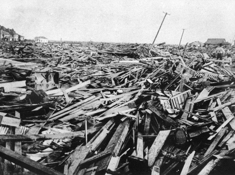 Một phần lớn của thành phố Galveston, Texas đã biến thành đống đổ nát, như trong bức ảnh tháng 9 năm 1900 này. Ảnh: AP.