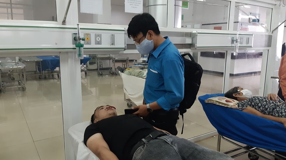 Anh Tâm nhập viện trong tình trạng bị thương khá nặng ở vùng mặt. Ảnh Bảo Trung
