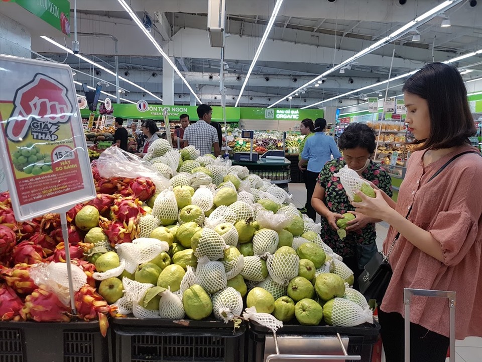 Chỉ số giá tiêu dùng tháng 8 tăng do giá các mặt hàng thực phẩm, dịch vụ tăng. Ảnh: Vũ Long
