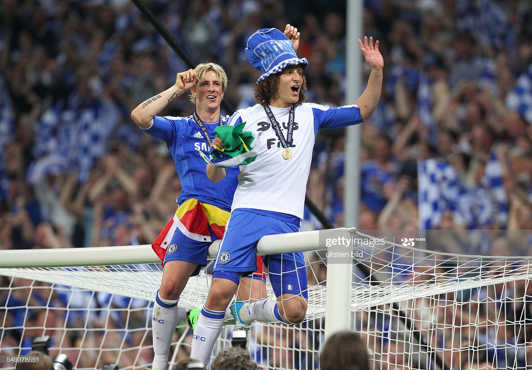 Hậu vệ người Brazil chuyển đến Chelsea từ mùa giải 2010/11 với mức phí chuyện nhượng 25 triệu euro. Ngày trong năm đầu tiên khoác áo The Blues, Luiz đã có danh hiệu Champions League đầu tiên trong sự nghiệp khi Chelsea đánh bại Bayern Munich trong loạt sút 11m. Luiz góp công khi thực hiện thành công ở lượt sút thứ 2. Ảnh: Getty