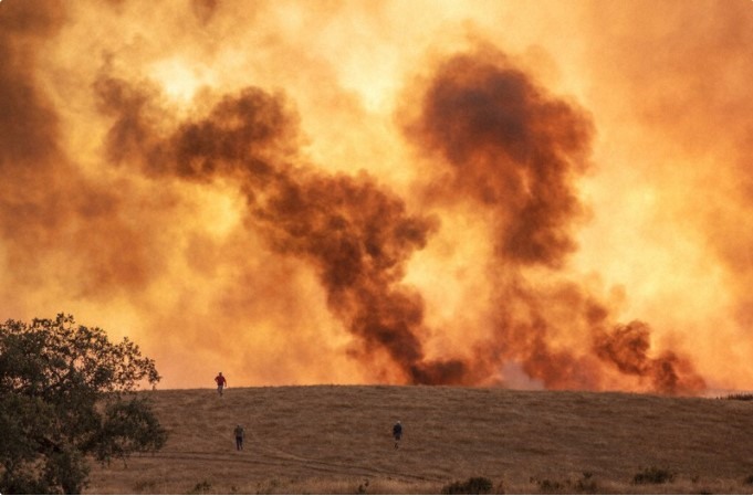Đám cháy rừng bùng phát hôm 27.8 tại Tây Ban Nha. Ảnh: AP.