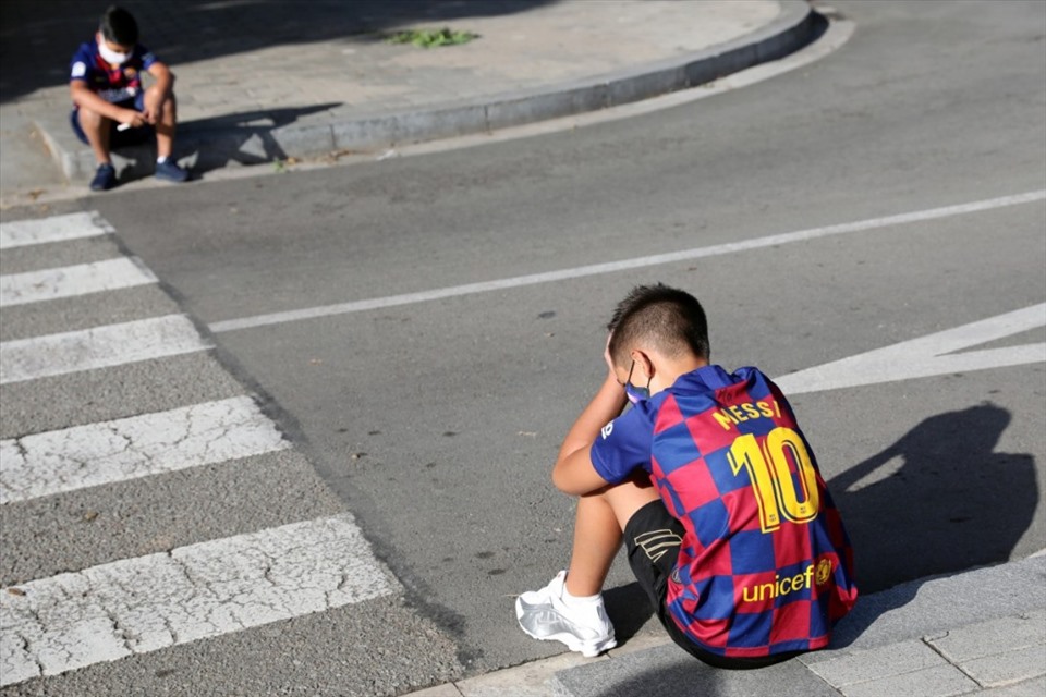 Nhưng Messi không tới khiến cậu bé rất thất vọng. Ảnh: Getty Images