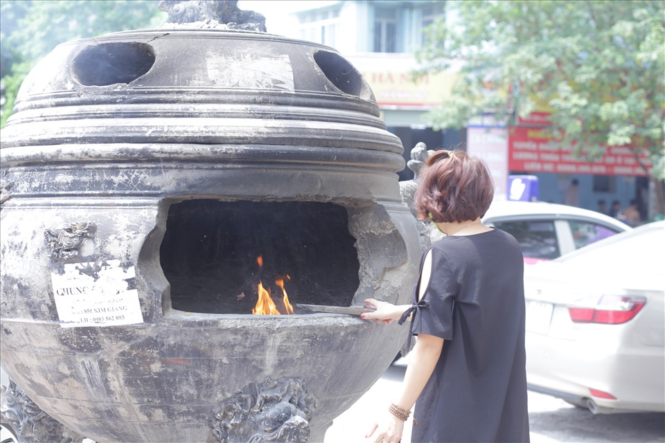 Lò đốt vàng mã tại chung cư HH Linh Đàm (Hoàng Mai, Hà Nội). Ảnh:Huyền Chang