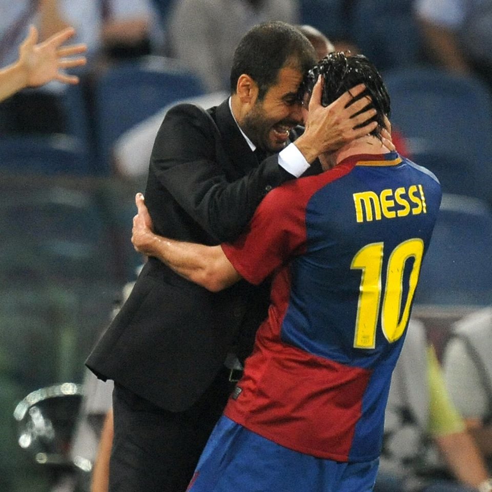 Ngày này 12 năm trước, Lionel Messi lần đầu được khoác chiếc áo số 10 của Barcelona.