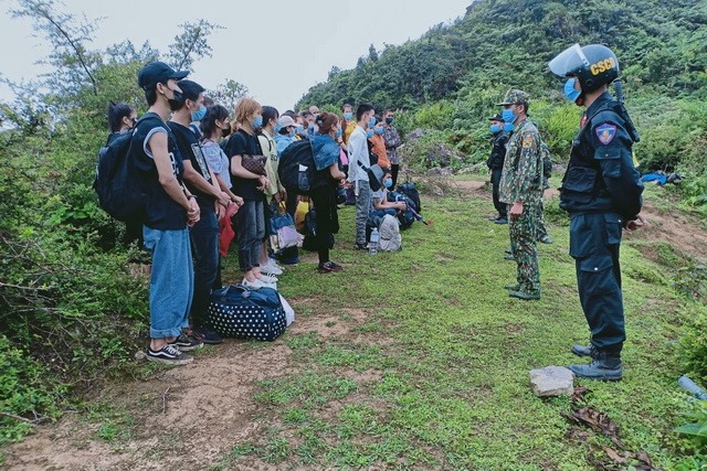 Tổ kiểm soát lưu động Đồn Biên phòng Xín Cái phát hiện, bắt giữ   công dân Việt Nam nhập cảnh trái phép qua khu vực mốc 457.