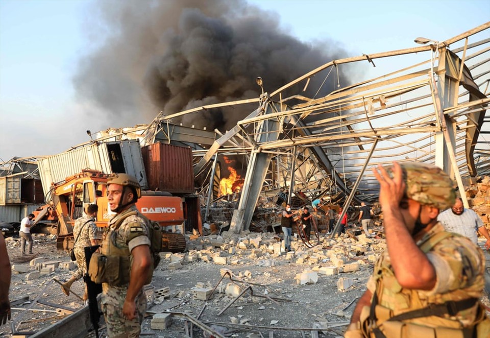 Hiện trường tan hoang sau vụ nổ ở Beirut. Ảnh: AFP.