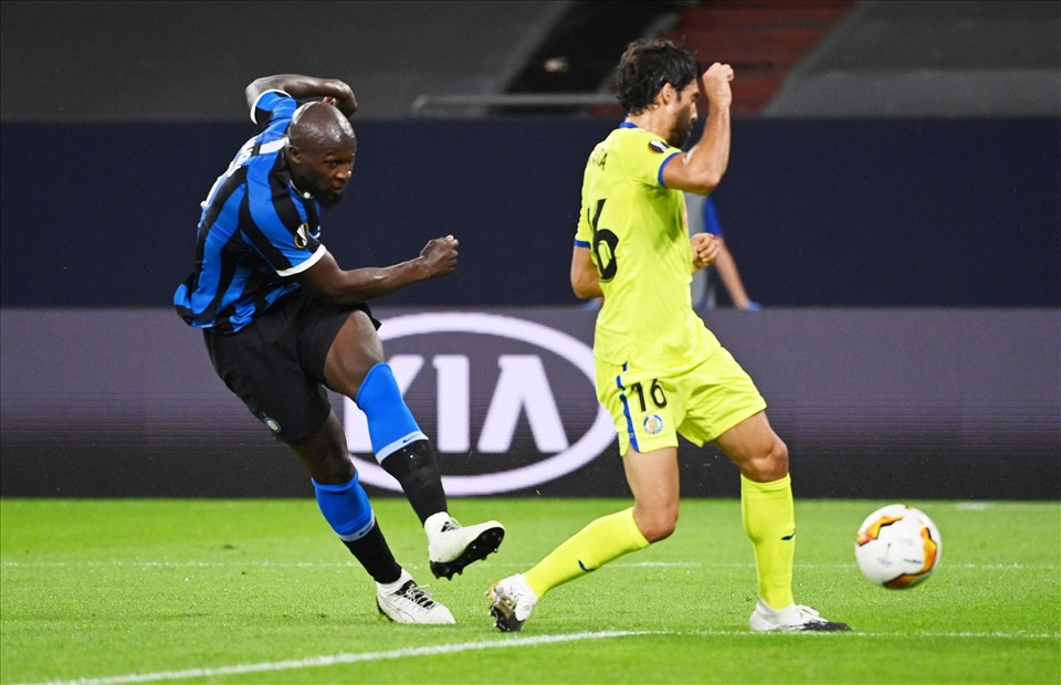 Romelu Lukaku ghi bàn mở tỷ số cho Inter Milan. Ảnh: Getty Images