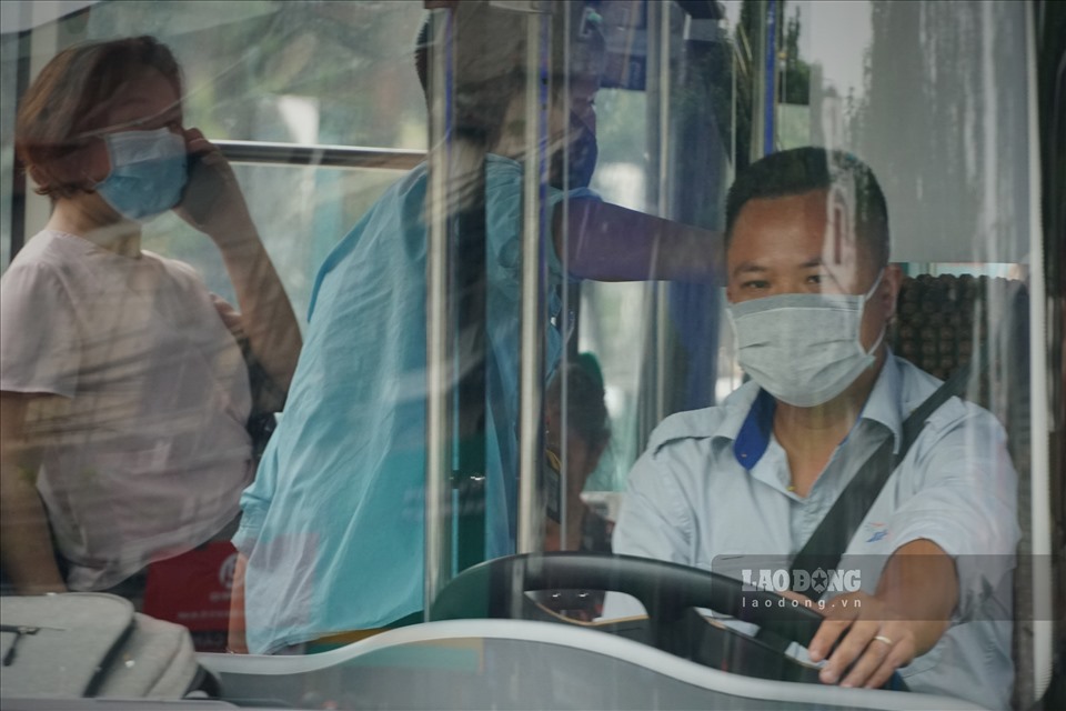 Sáng 6.8, Bộ Y tế công bố 4 ca mắc mới COVID-19 ở Quảng Nam, Hà Nội; trong đó, ca bệnh ở Hà Nội (bệnh nhân 714) là bệnh nhân nam, 42 tuổi, có địa chỉ tạm trú tại ngõ 4, phố Kiều Mai (Phúc Diễn, Bắc Từ Liêm, Hà Nội) là nhân viên điều hành xe buýt. Bệnh nhân đã từng đi du lịch cùng gia đình tại Đà Nẵng từ 14-17.7.