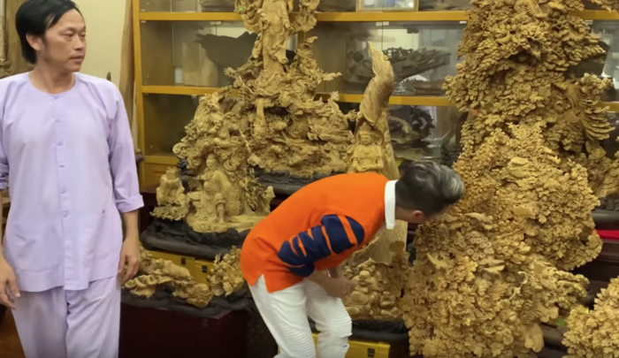 Bộ sưu tập gỗ trầm hương của NSƯT Hoài Linh. Ảnh: Cắt từ clip.