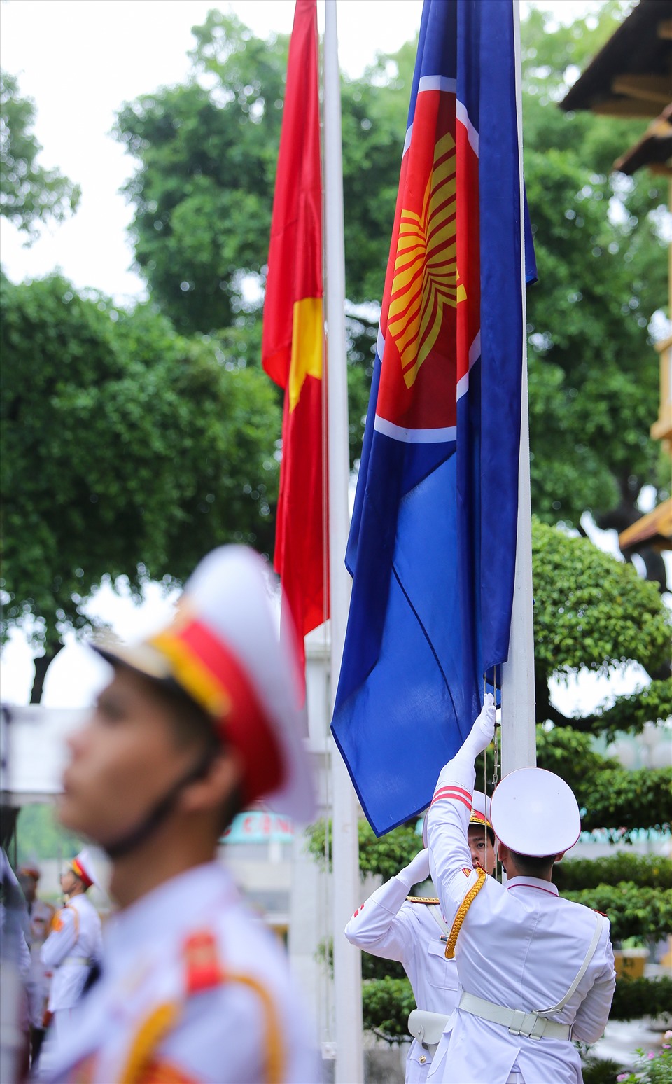 Lễ thượng cờ ASEAN 2020. Ảnh: BNG