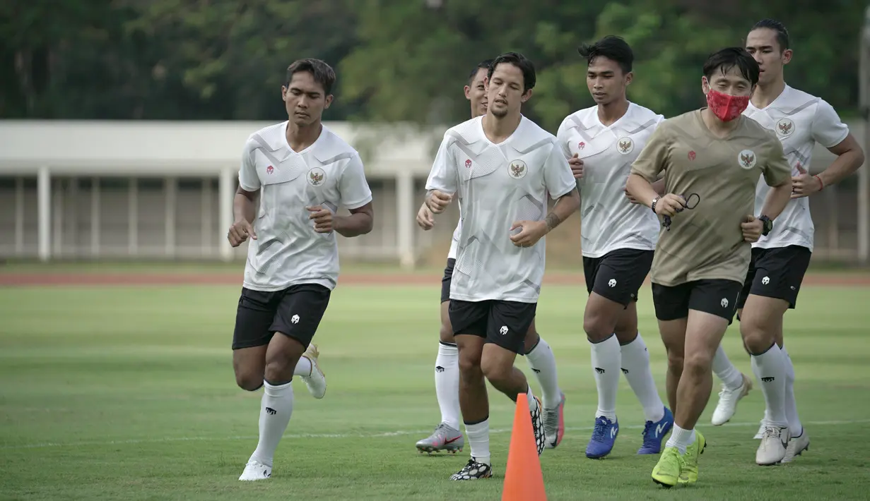 Các cầu thủ Indonesia trong buổi tập ngày 7.8. Ảnh: Bola