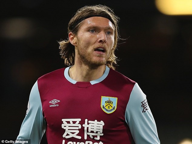 Jeff Hendrick (28 tuổi, giá thị trường 9 triệu euro): Hendrick là đội trưởng của Burnley, thi đấu ở Ngoại hạng Anh mùa qua. Tuy nhiên, anh không gia hạn hợp đồng với đội bóng, trở thành cầu thủ tự do sau ngày 1.7 vừa qua.